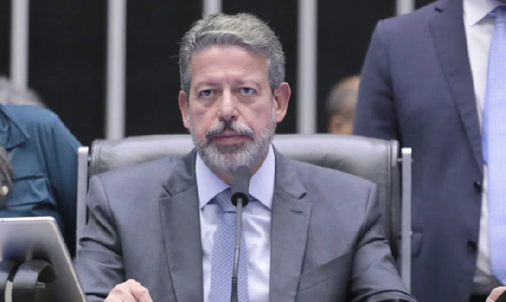 Lira faz votação relâmpago, e Câmara aprova urgência do texto que equipara aborto a homicídio