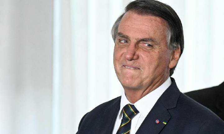 Perícia em pen drive apreendido em banheiro de Bolsonaro é concluída; conteúdo é irrelevante, avaliam investigadores