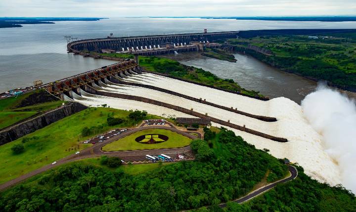 Plano de Trump para usar energia de Itaipu em empresas de inteligência artificial pode reduzir fornecimento ao Brasil