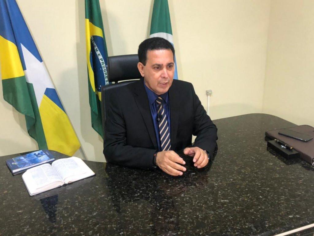 Prefeito de Rolim de Moura ameaça vetar projeto de emendas impositivas dos Vereadores