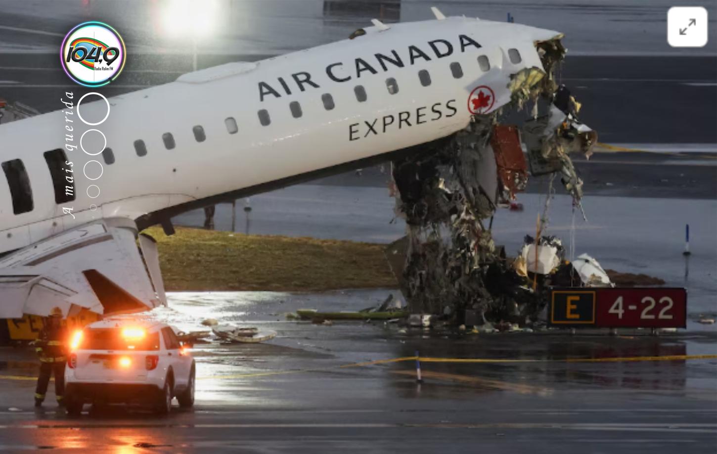 Avião regional da Air Canada colidiu com um caminhão no aeroporto LaGuardia, em Nova York, matando os dois pilotos.