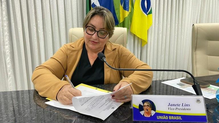 Vereadora faz acusações na tribuna e Câmara rejeita pedido de direito de resposta