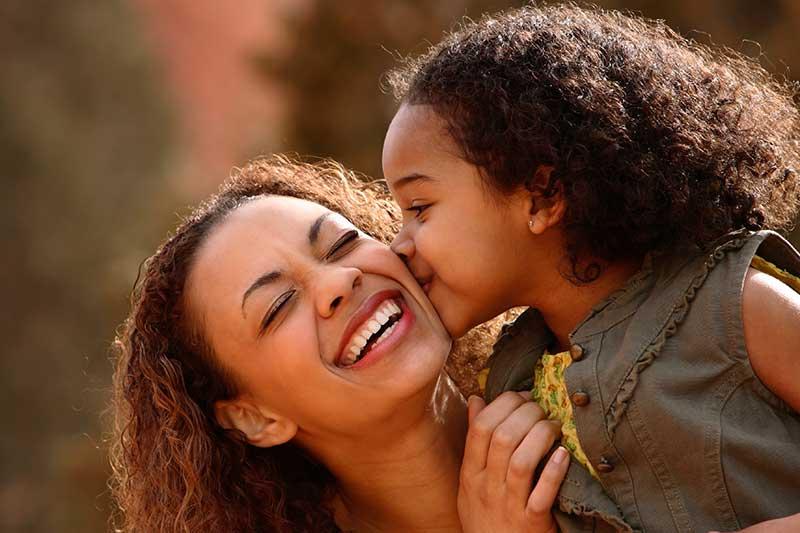 Dia das Mães: quem criou e por que é comemorado em maio