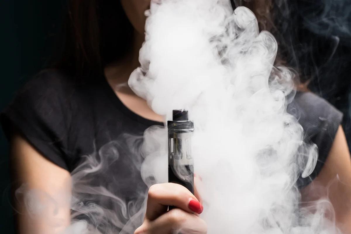Cientistas alertam para impacto de vapes com efeito gelado no coração