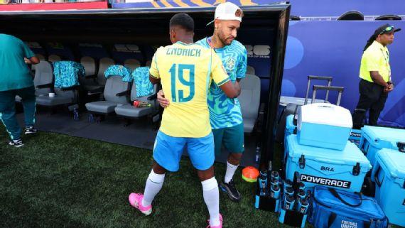 Dublador flagra conversa de Endrick com Neymar no banco do Brasil: 'Se eu pudesse, eu entrava, né?'