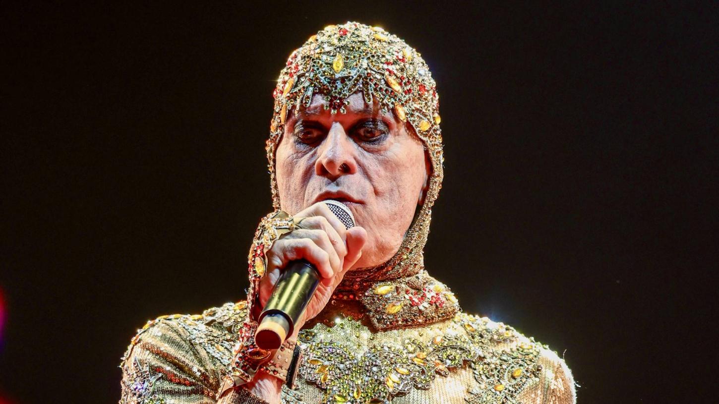 Ney Matogrosso passa por cirurgia e anuncia afastamento dos palcos