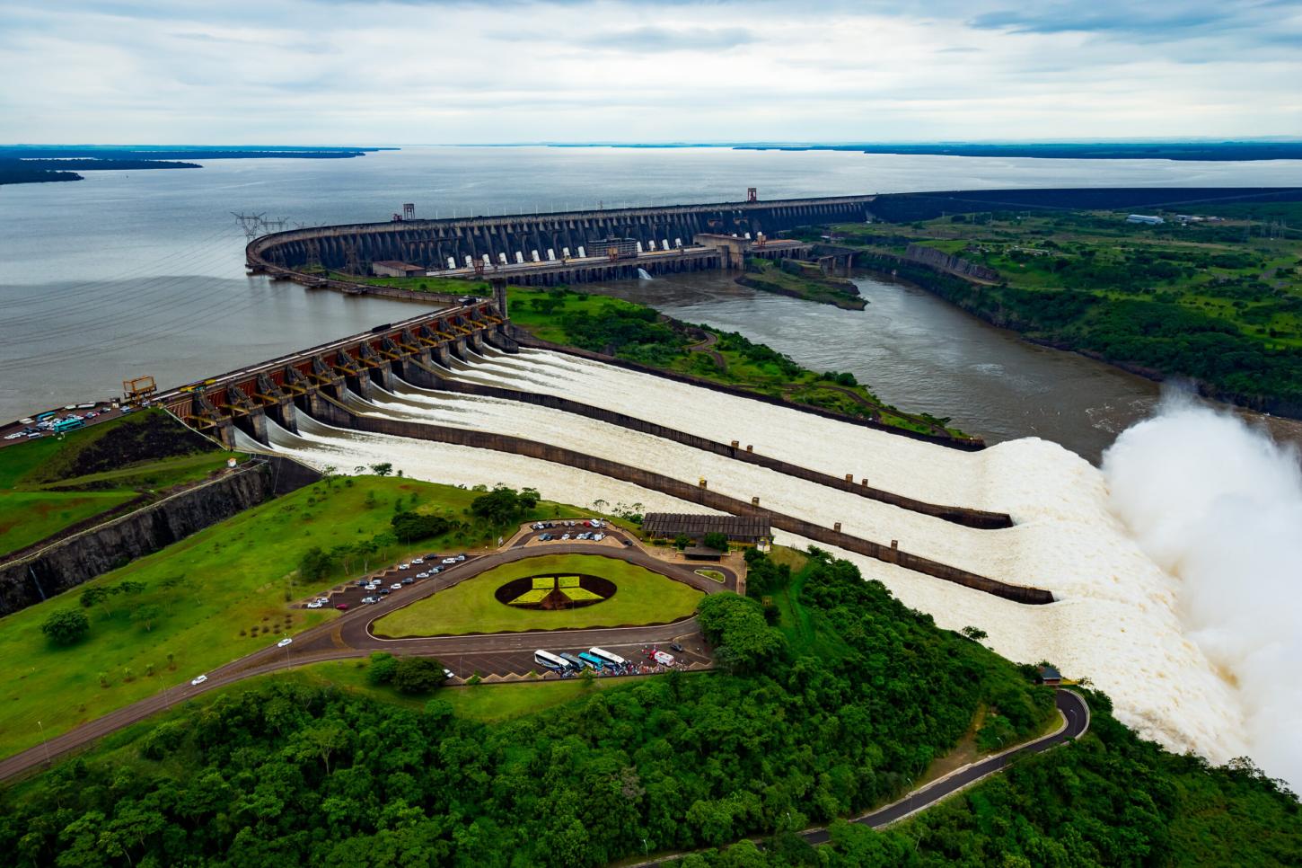 Plano de Trump para usar energia de Itaipu em empresas de inteligência artificial pode reduzir fornecimento ao Brasil